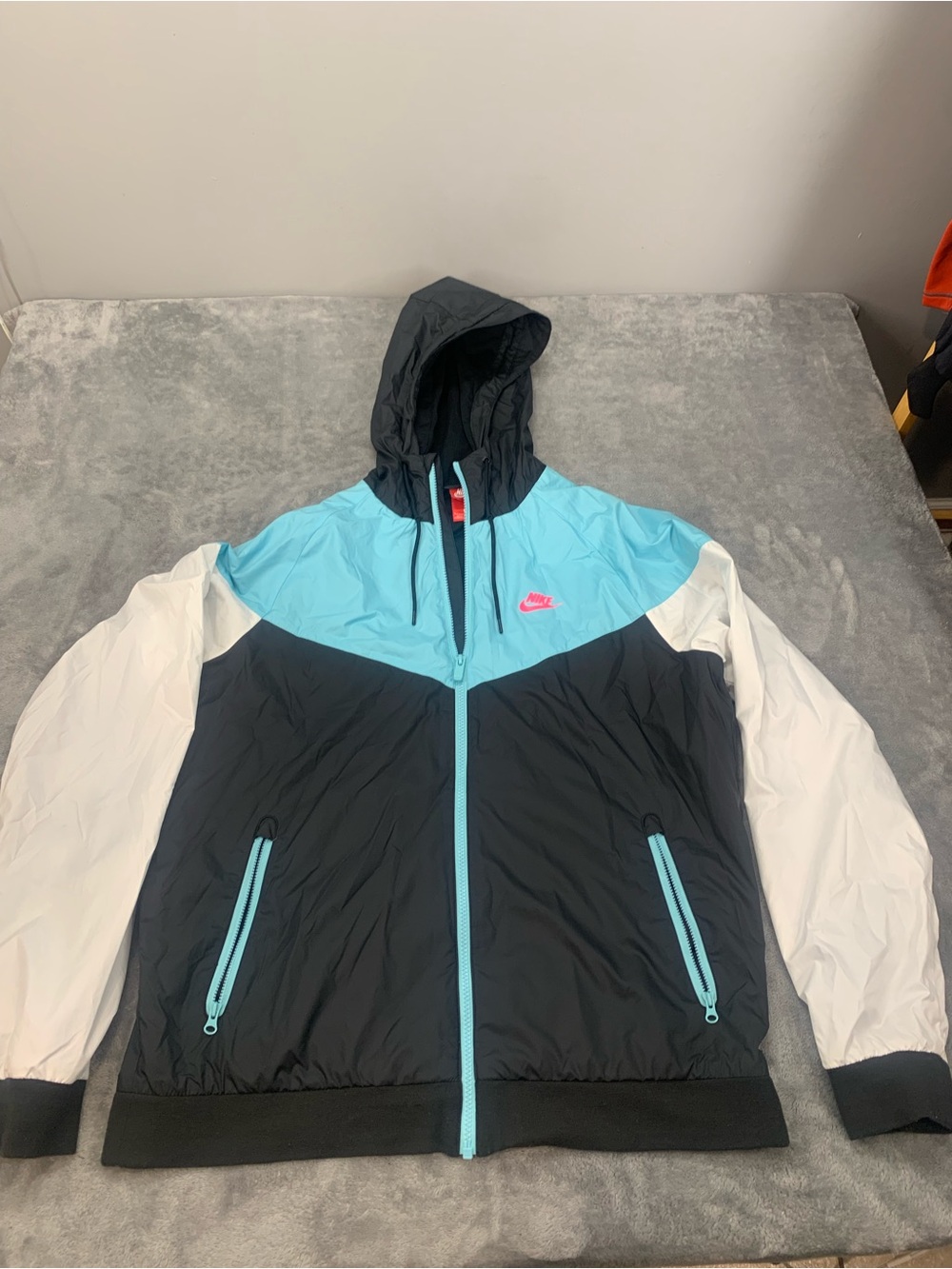 Nike Men’s Colorblock Hooded Windbreaker Jacket - Black/Light Blue/White size L